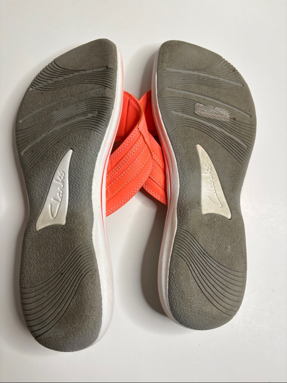 Clarks size 11M Bright Coral Orange Women's Thong Sandals - Picture 5 of 10